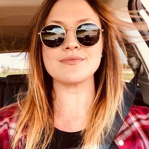 Meet your Posher, Olivia